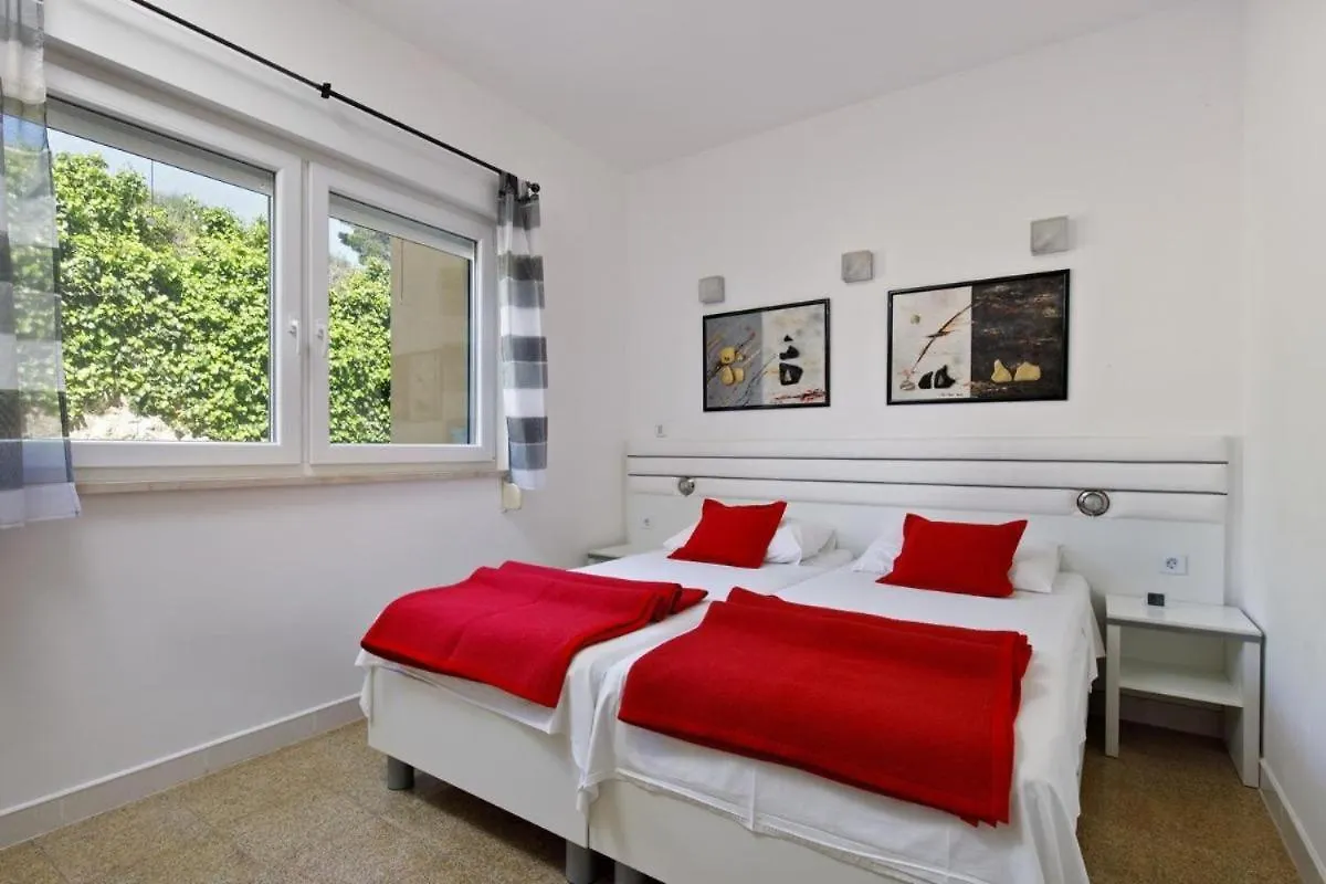 Nice Beach Apartments In Stobrec Split