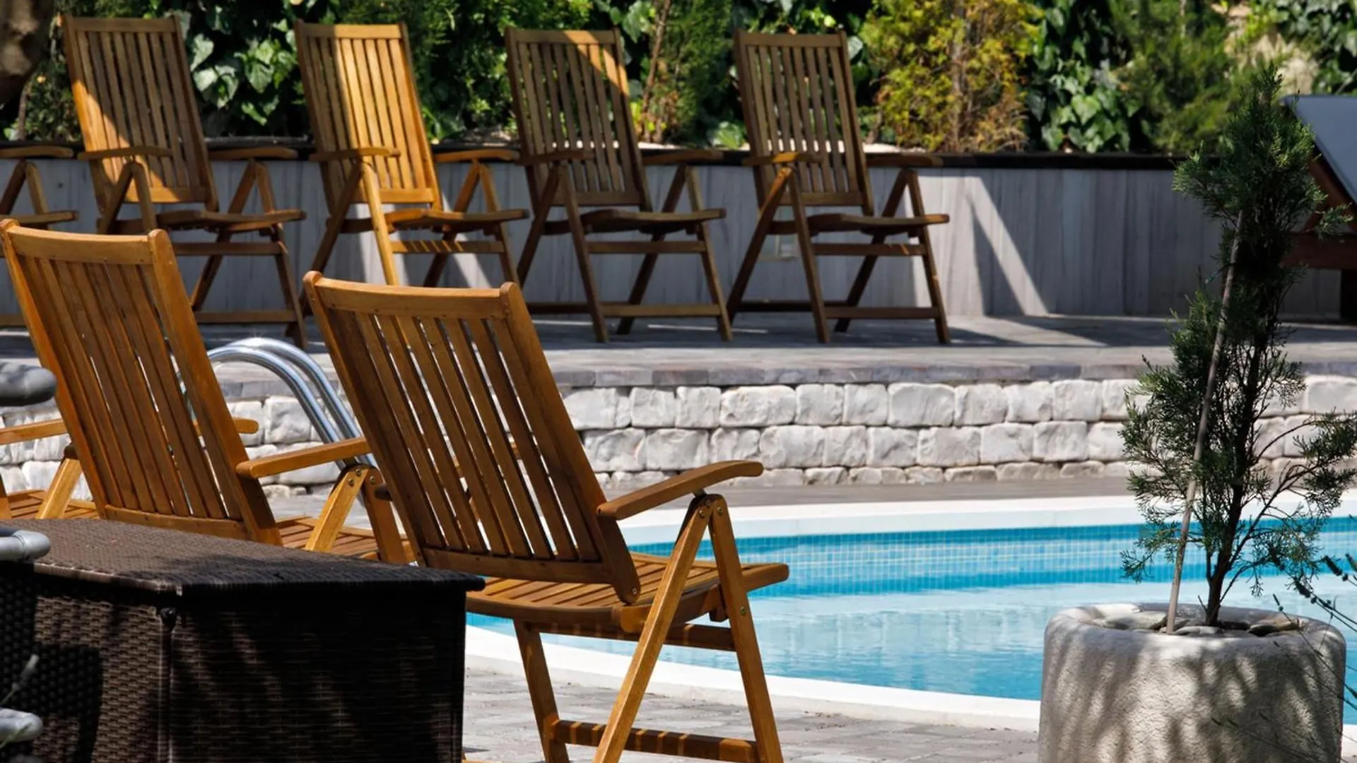 Nice Beach Apartments In Stobrec contacts